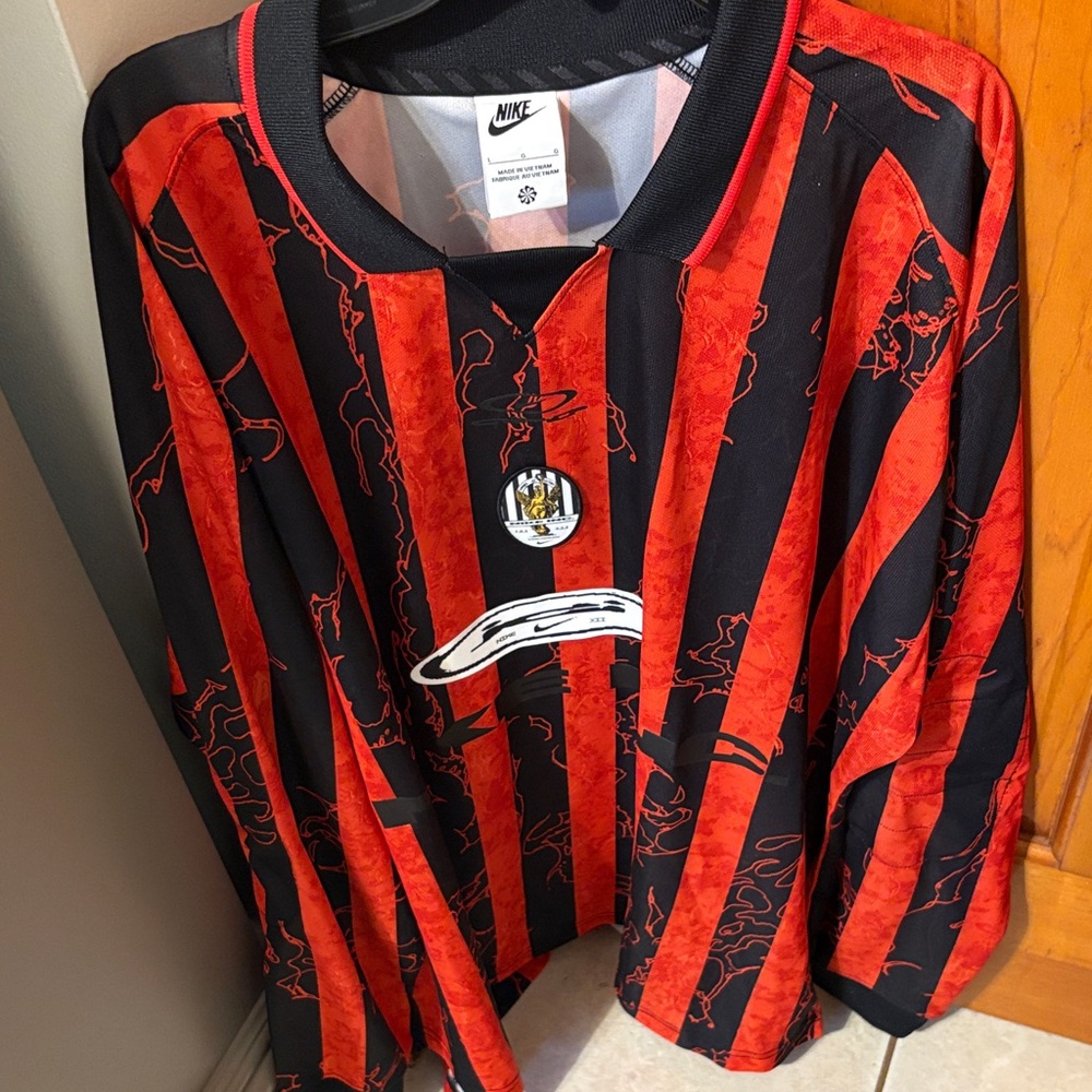Nike Black and Red Graphic Jersey